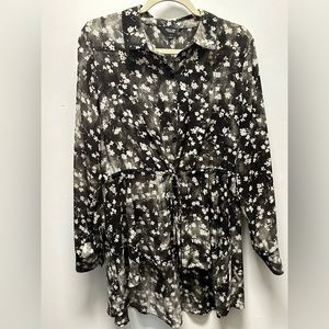 Simply Vera Sheer Blouse, button down, babydoll style.  Size Large